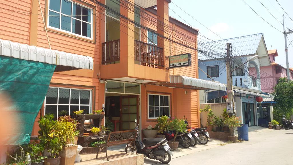 Aura House Hotell Pattaya Exteriör bild
