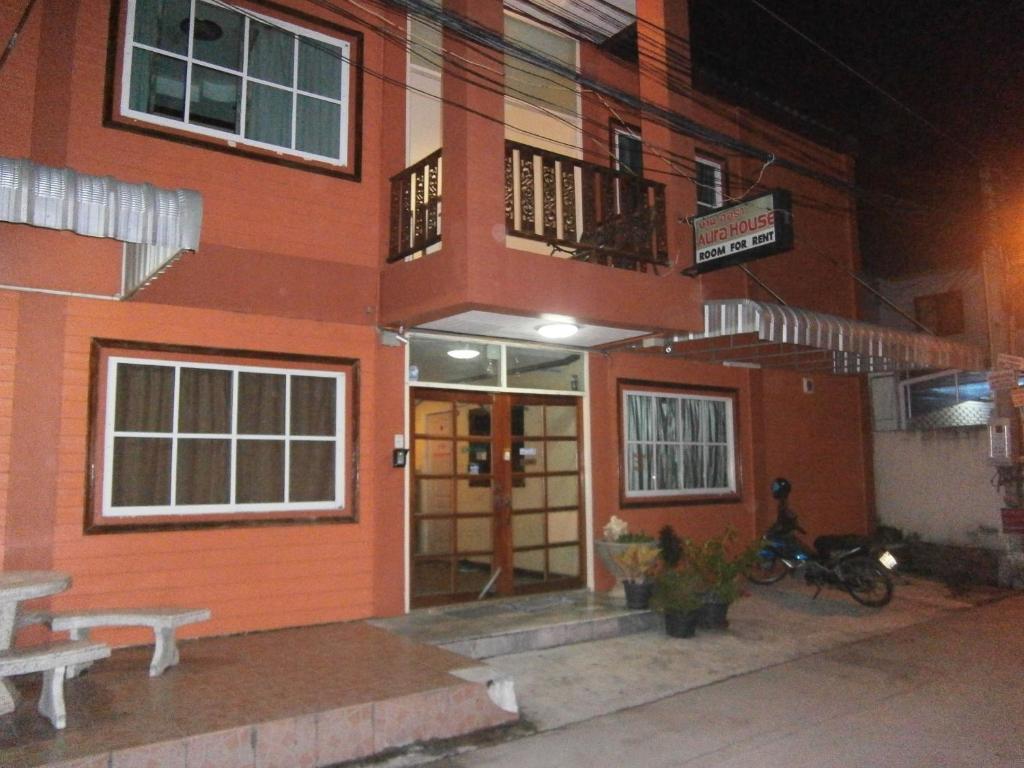 Aura House Hotell Pattaya Exteriör bild