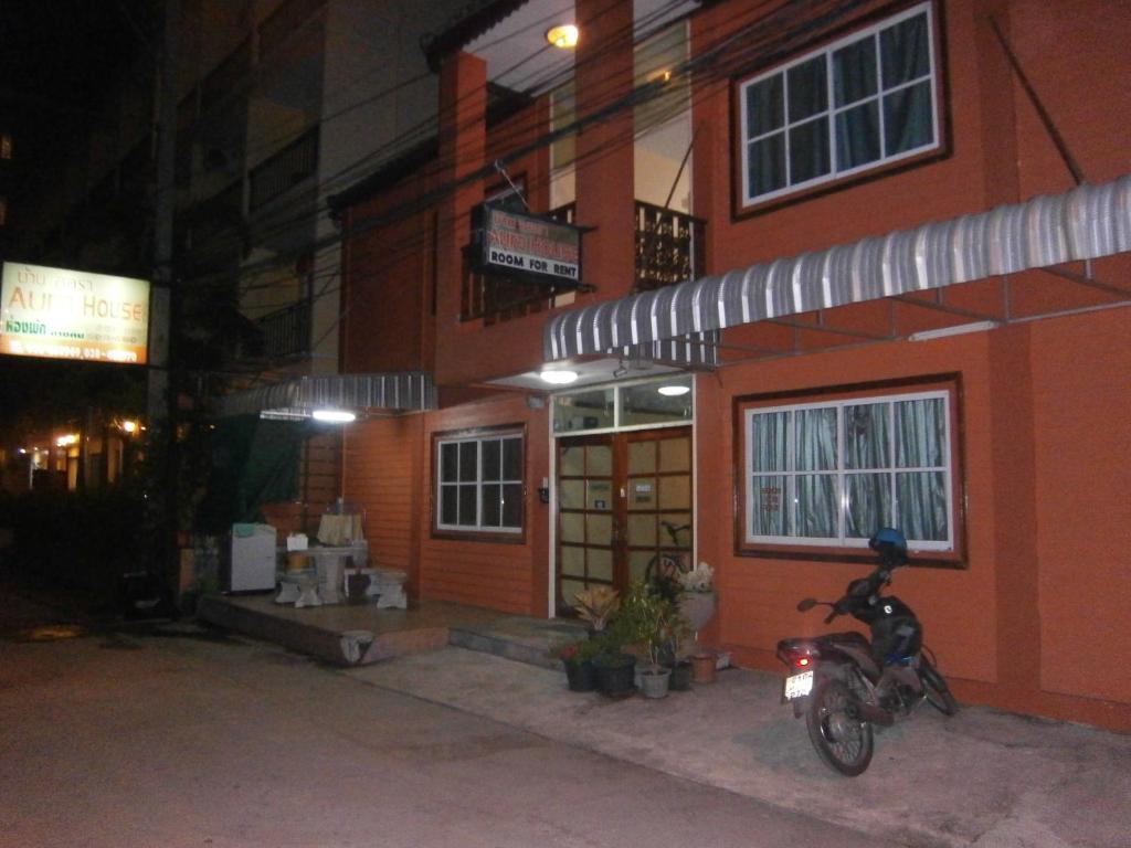 Aura House Hotell Pattaya Exteriör bild