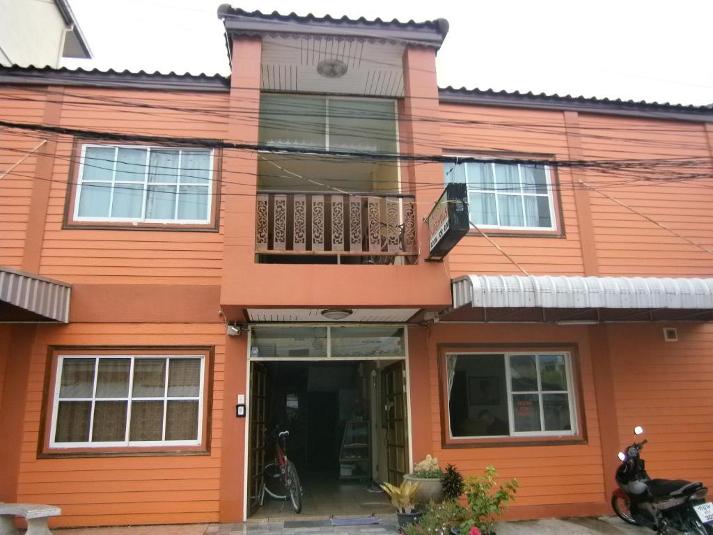 Aura House Hotell Pattaya Exteriör bild