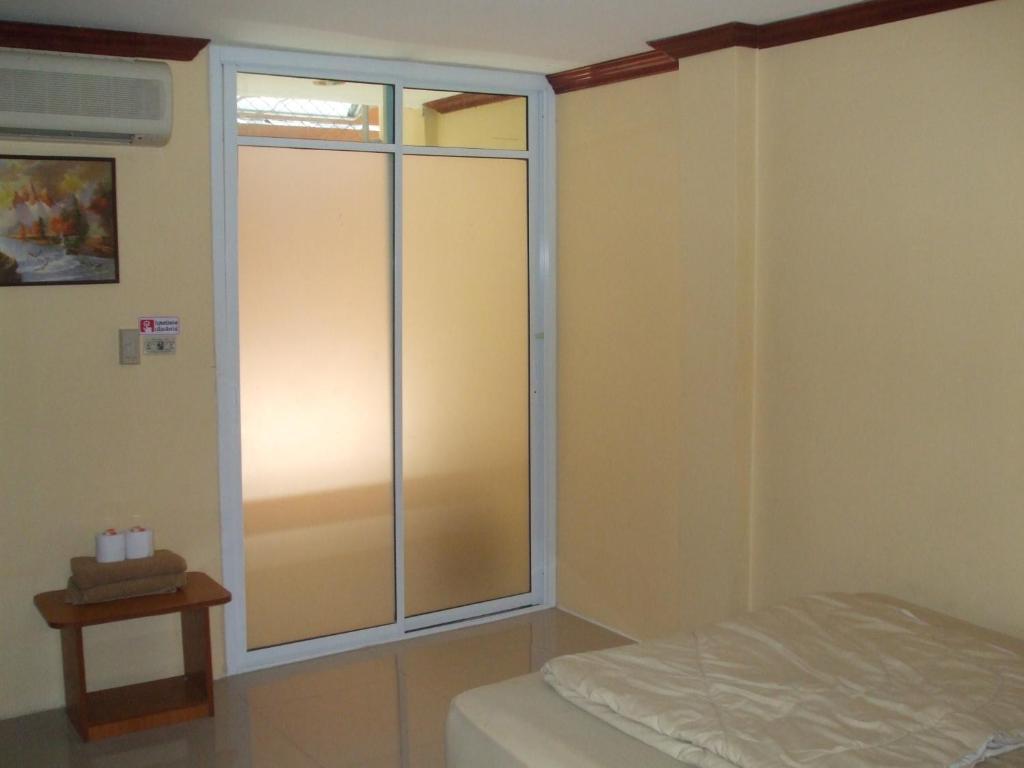 Aura House Hotell Pattaya Exteriör bild