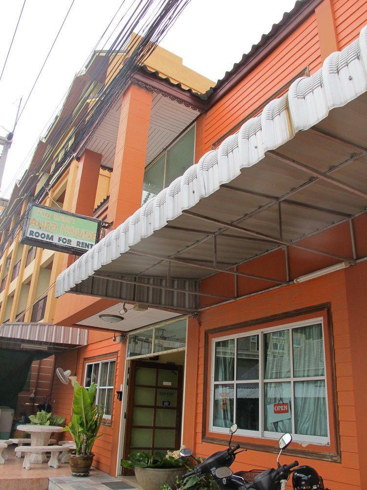 Aura House Hotell Pattaya Exteriör bild