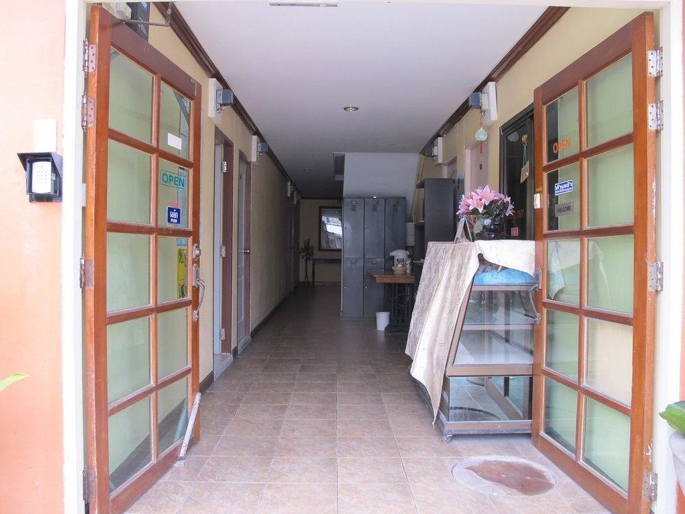 Aura House Hotell Pattaya Exteriör bild