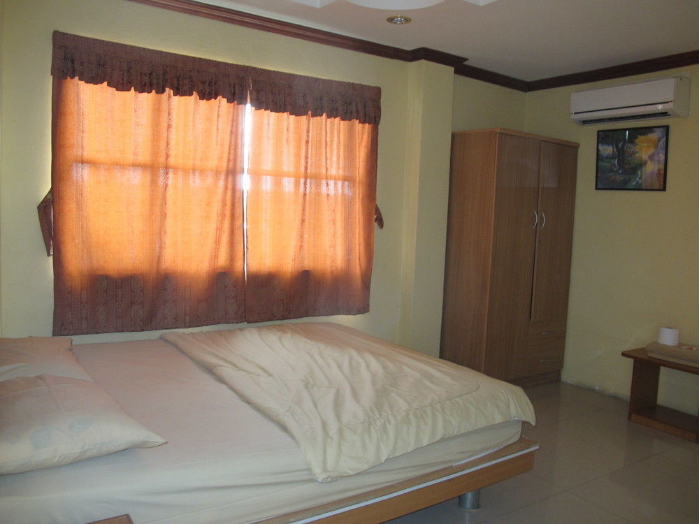 Aura House Hotell Pattaya Exteriör bild