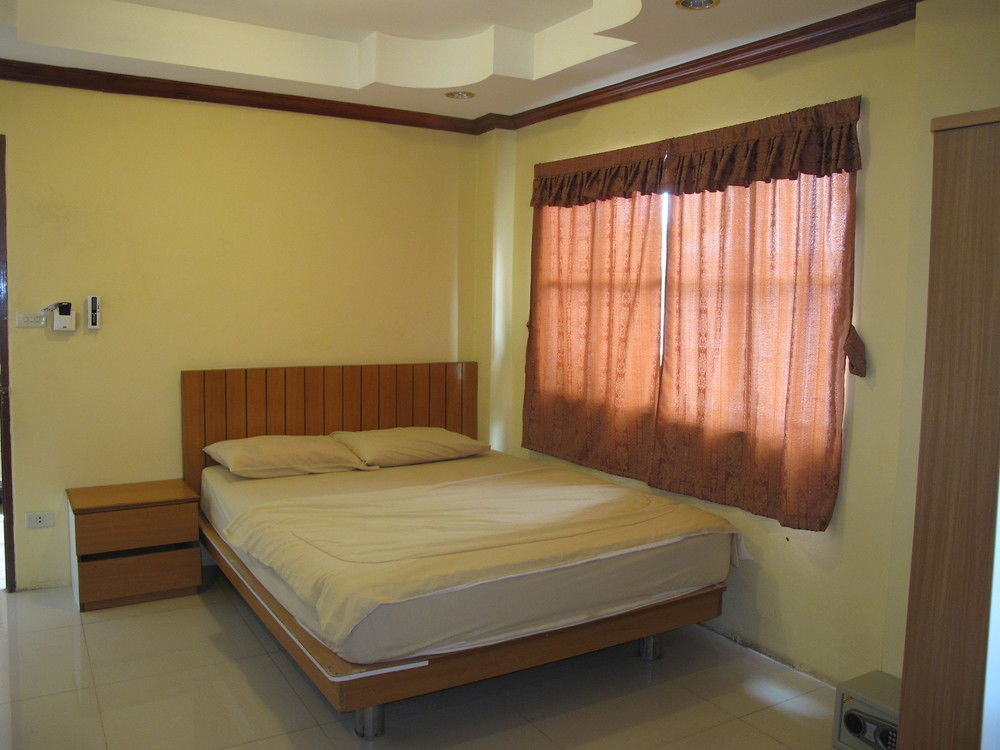 Aura House Hotell Pattaya Exteriör bild