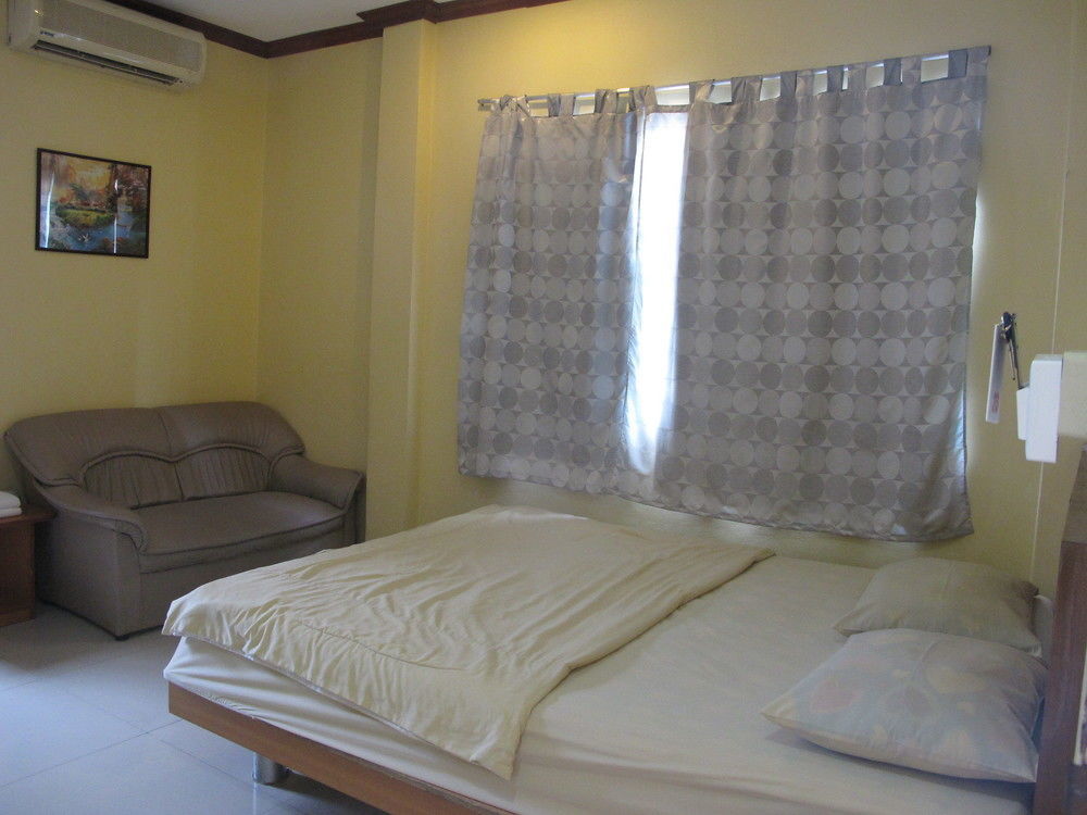 Aura House Hotell Pattaya Exteriör bild