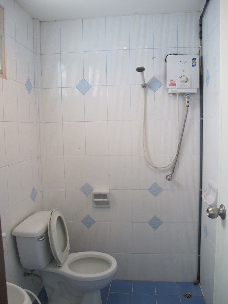 Aura House Hotell Pattaya Exteriör bild