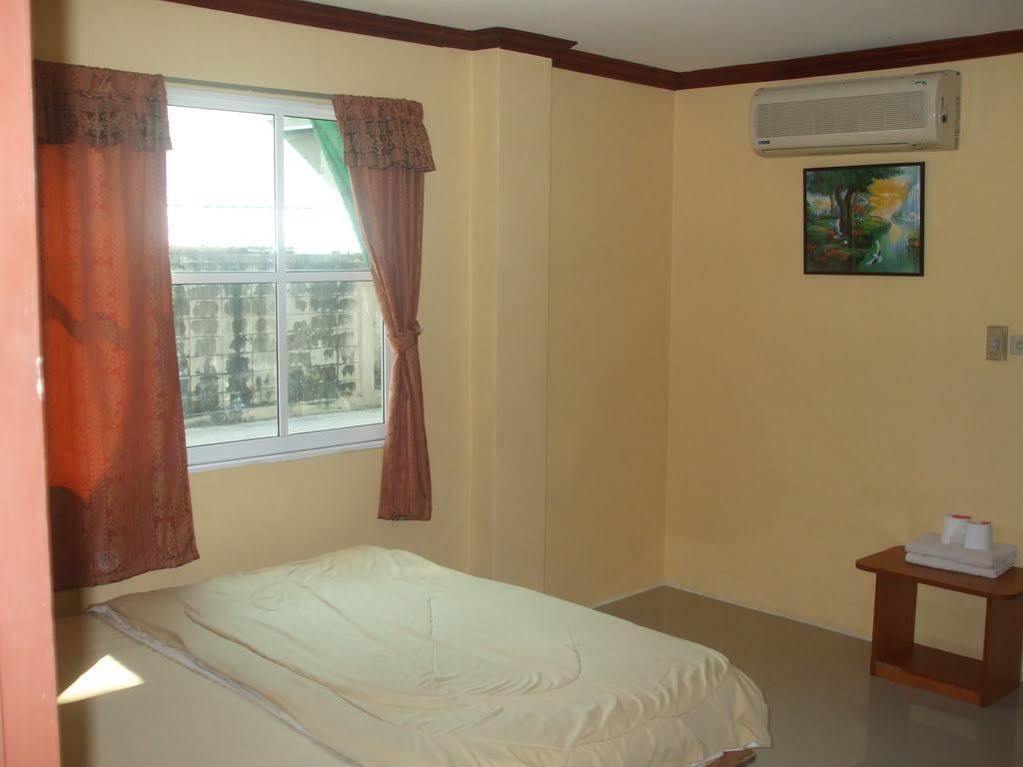 Aura House Hotell Pattaya Exteriör bild